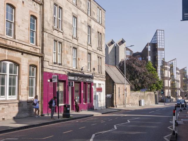 Flat for sale in Newington, Scotland