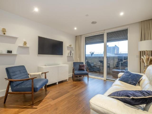 Flat for sale in Putney, Greater London