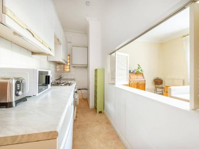 Flat for sale in Notting Hill, Greater London