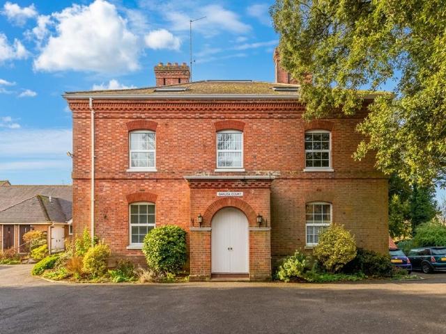 Flat for sale in Cross In Hand, East Sussex