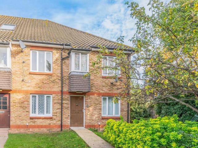 Flat for sale in London Borough of Merton, Mitcham