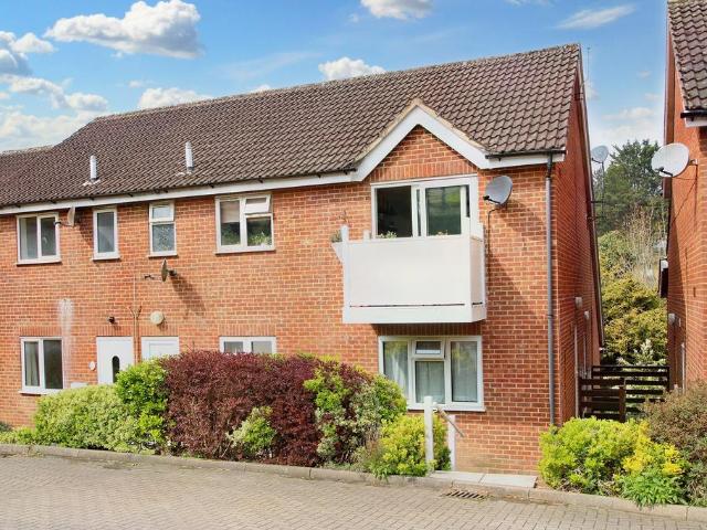 Flat for sale in Castlefield, Cressex