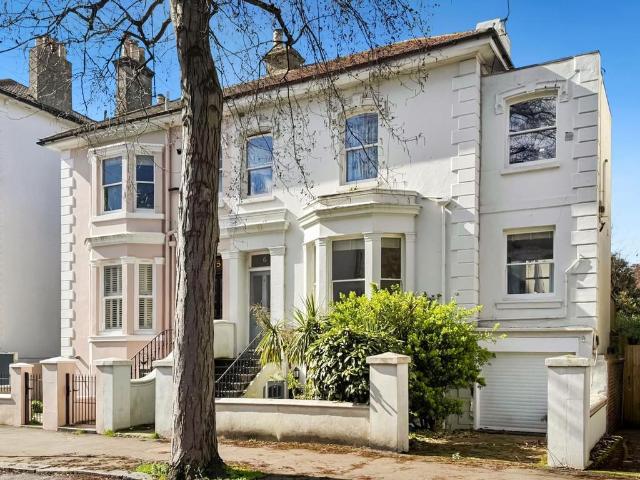 Flat for sale in Aldrington