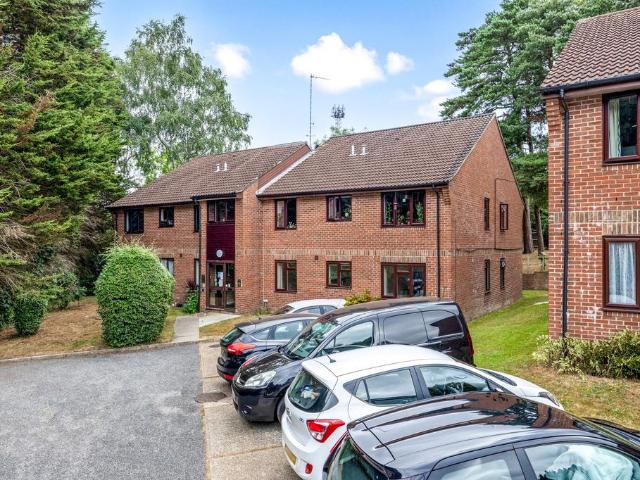 Flat for sale in Slaugham, Perryfields