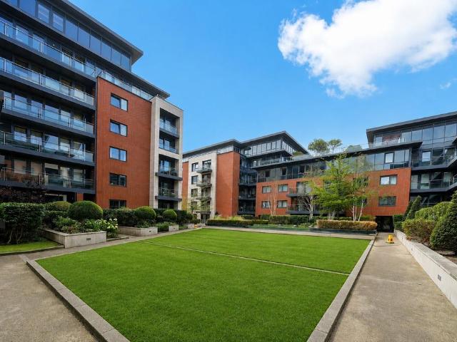 Flat for sale in Putney, Greater London