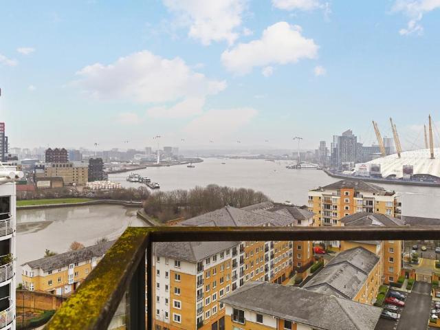 Flat for sale in Blackwall, Greater London