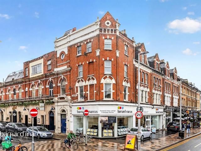 Flat for sale in Clapham Junction, Greater London