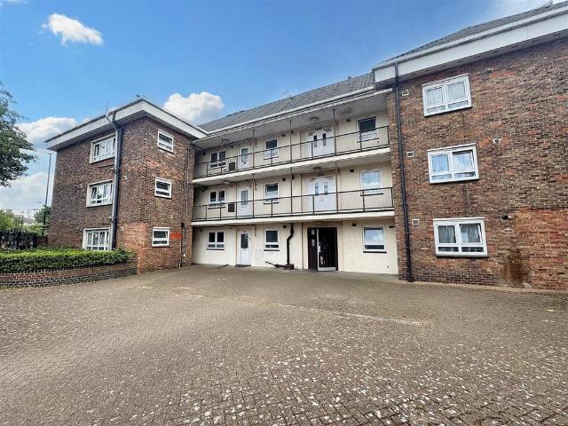 Flat for sale in West Ham, Greater London