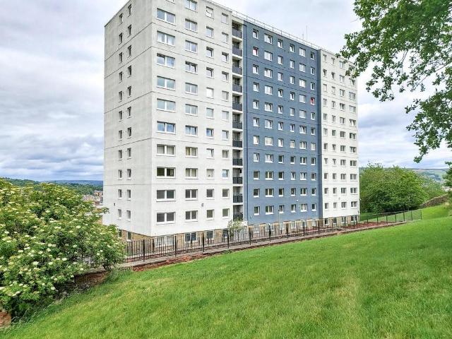 Flat for sale in Long Lee, West Yorkshire
