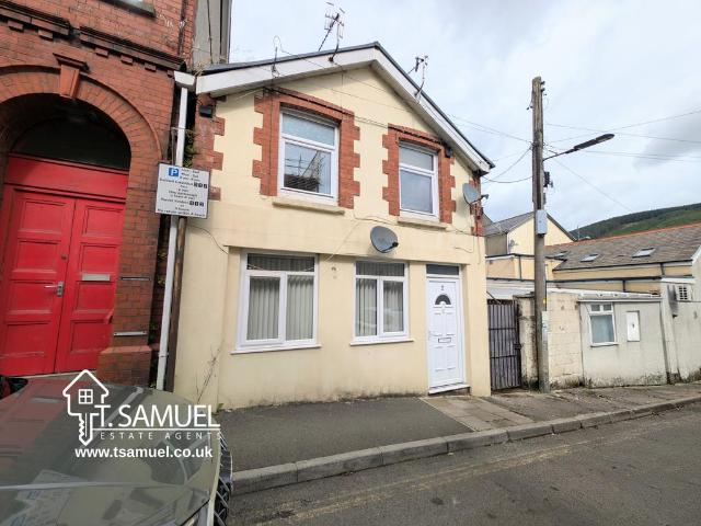 Flat for sale in Mountain Ash West, Ynysboeth