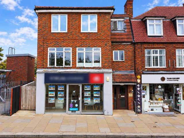 Flat for sale in London Borough of Richmond upon Thames, Greater London