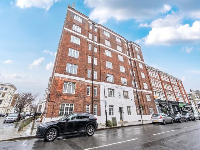 Flat for sale in West Kensington, Greater London
