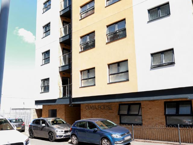 Flat for sale in Spring Park, Luton