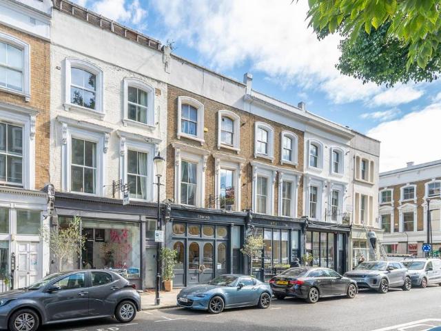Flat for sale in North Kensington, Greater London