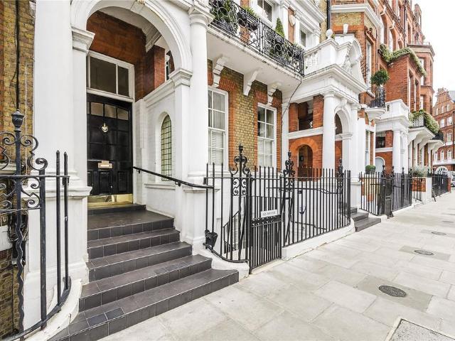 Flat for sale in Chelsea, Greater London
