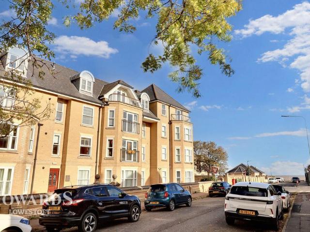 Flat for sale in Eastbridge, Suffolk