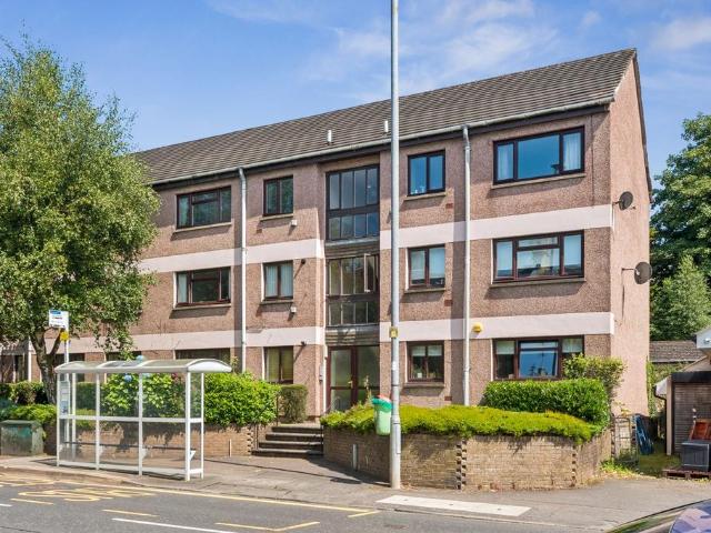 Flat for sale in Milngavie, Scotland