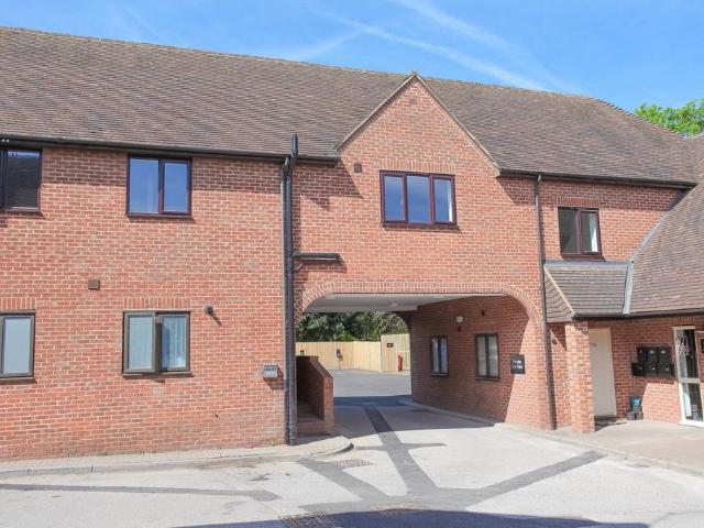 Flat for sale in Berrick Salome, Oxfordshire