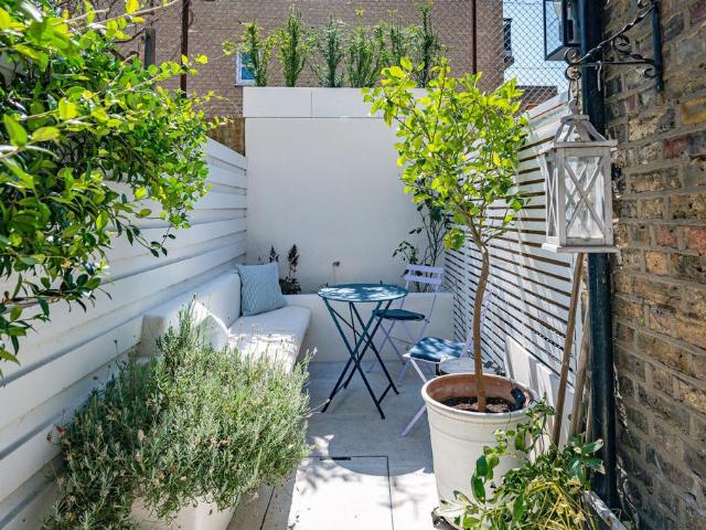 Flat for sale in Shacklewell, Greater London
