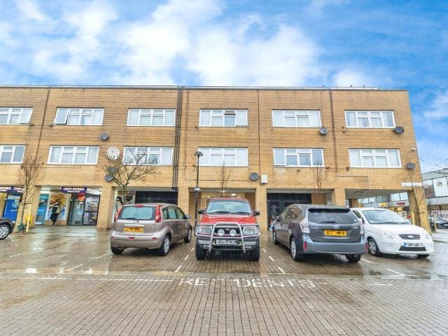 Flat for sale in Milton Keynes