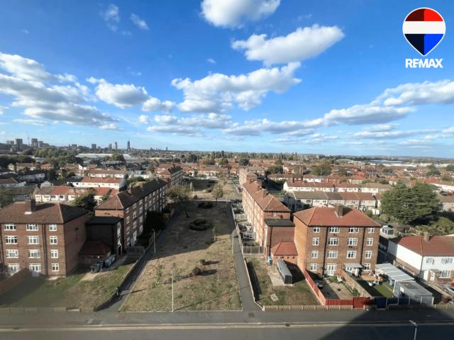 Flat for sale in London Borough of Barking and Dagenham, Greater London
