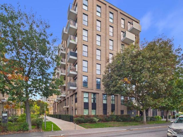 Flat for sale in Huntley Wharf, Reading