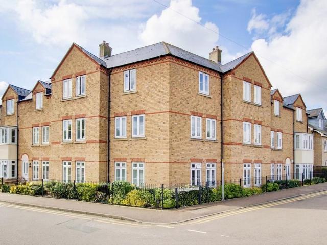 Flat for sale in Eaton Ford, Huntingdonshire
