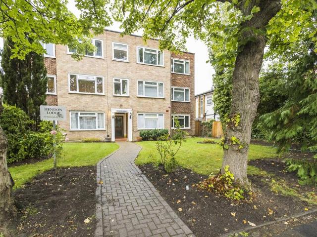 Flat for sale in Hendon, Greater London