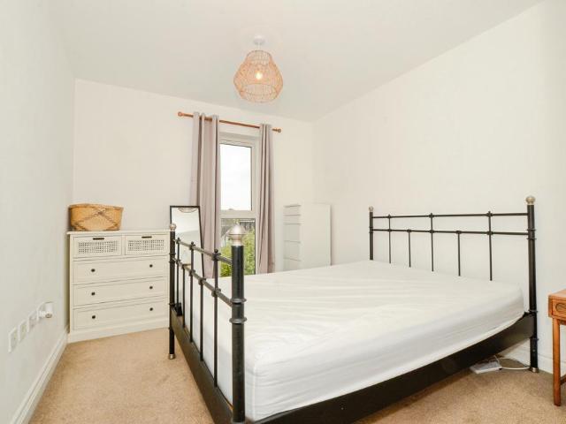 Flat for sale in St Albans, Five Acres