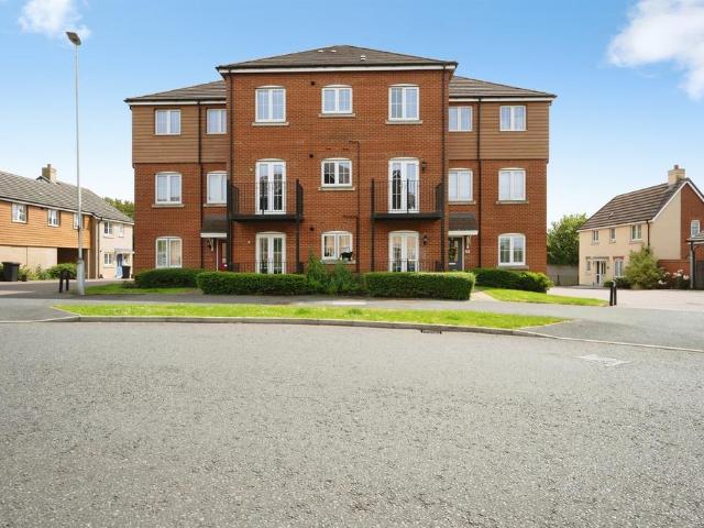 Flat for sale in Leighton-Linslade, Leighton Buzzard