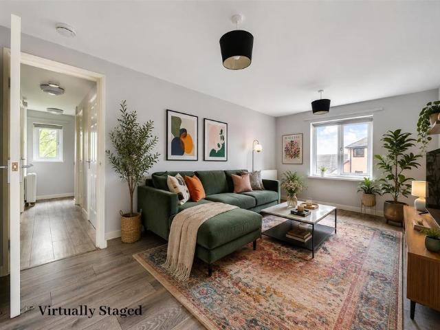 Flat for sale in Three Lamps Estate, Feckenham