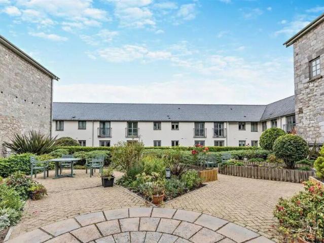 Flat for sale in Highweek, Bridford