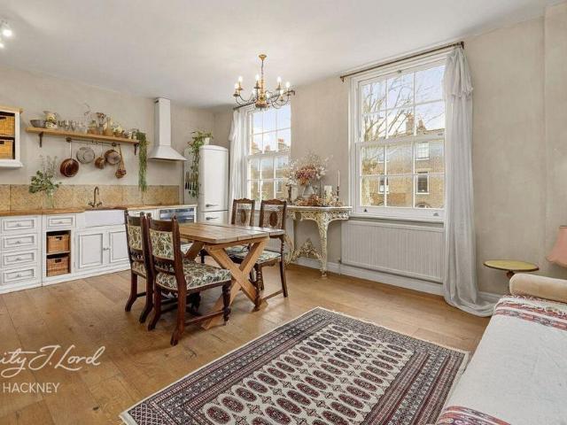 Flat for sale in South Hackney, Greater London