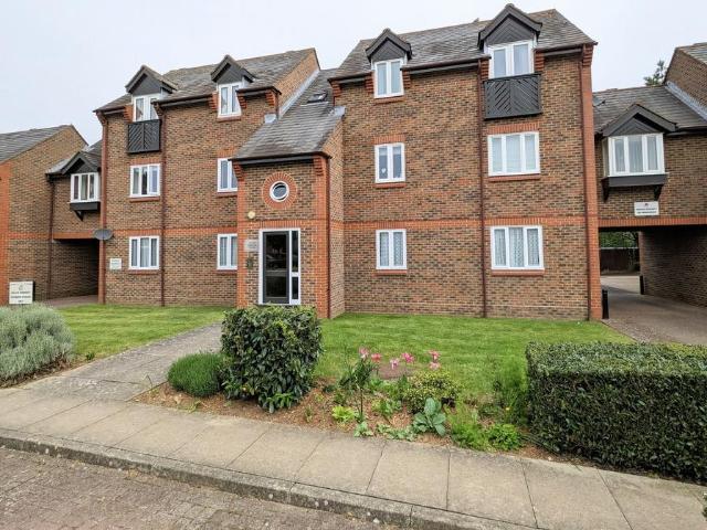 Flat for sale in Brook Street, Bourne Vale