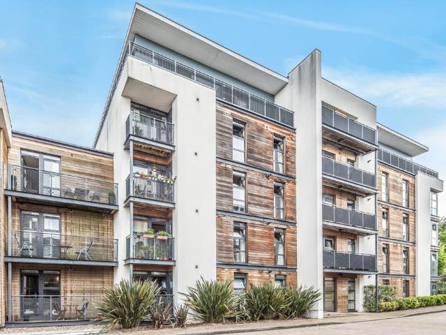 Flat for sale in Southfields, Greater London