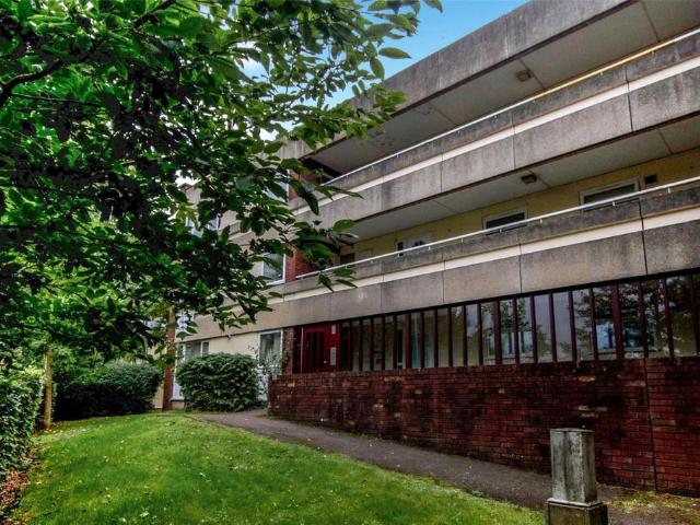 Flat for sale in Kingswood, South Gloucestershire
