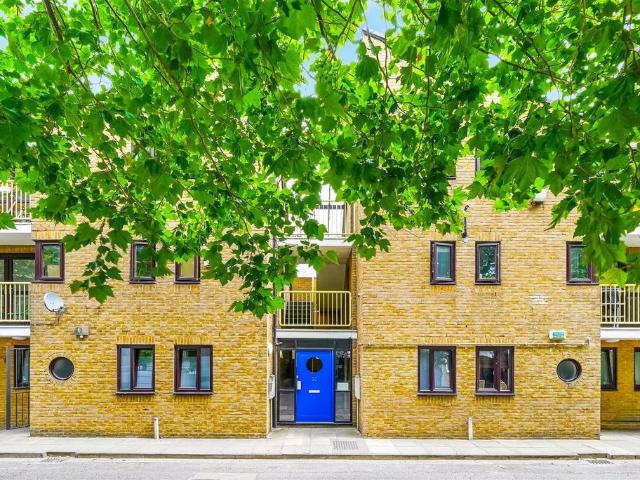 Flat for sale in Stepney, Greater London