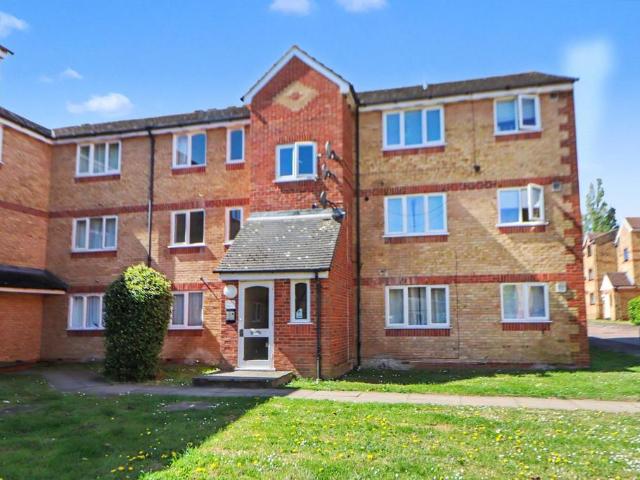 Flat for sale in Fishers Green, Shephall