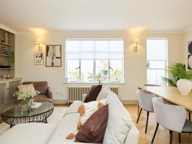 Flat for sale in Paddington, Isle Of Man
