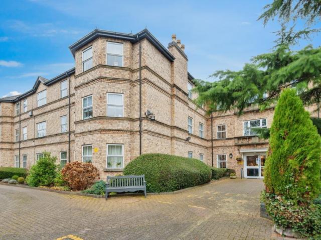 Flat for sale in Alderley Edge