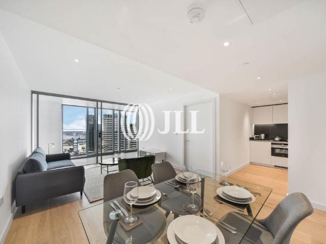 Flat for sale in Canary Wharf, Greater London