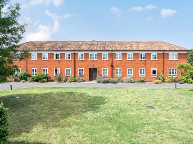Flat for sale in Westborough, Surrey