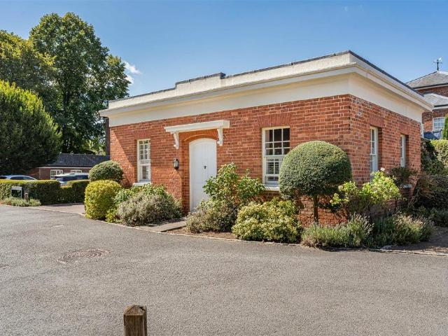 Flat for sale in Berrick Salome, Oxfordshire