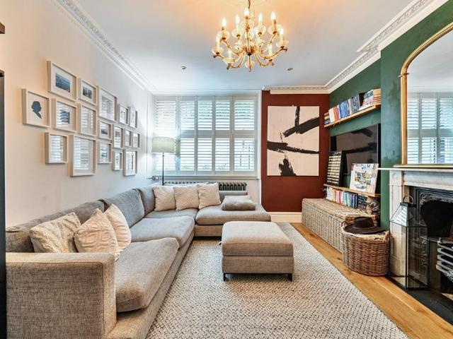 Flat for sale in City of Westminster, Greater London