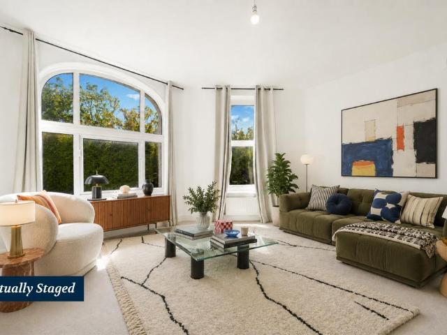 Flat for sale in Kilburn, Greater London