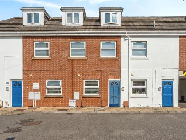 Flat for sale in Copnor, City Of Portsmouth