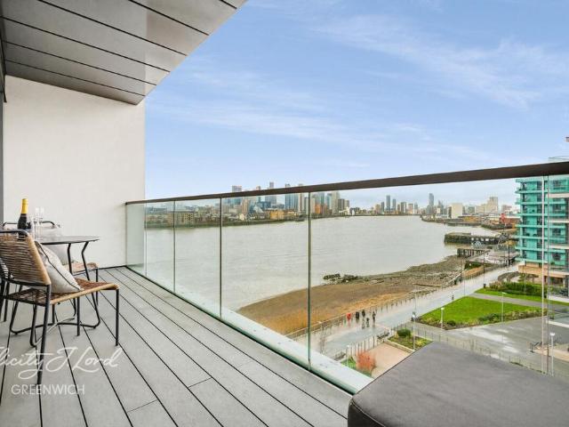 Flat for sale in Royal Borough of Greenwich, Greater London