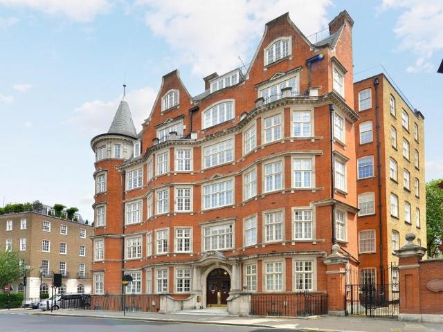 Flat for sale in Belgravia, Greater London