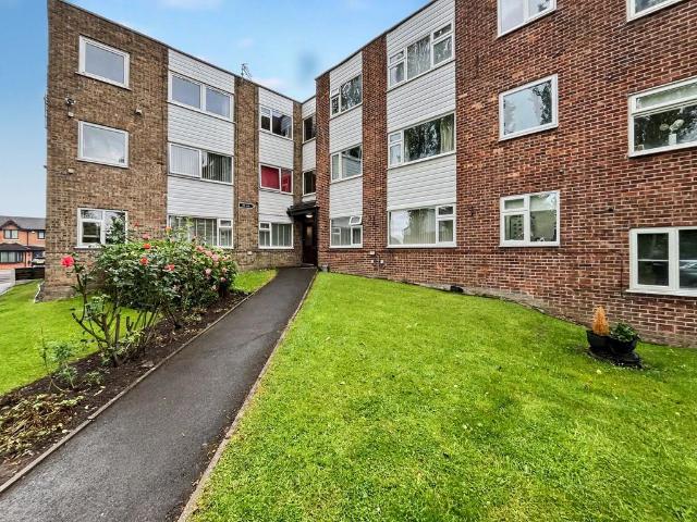 Flat for sale in Besses o' th' Barn, Bury