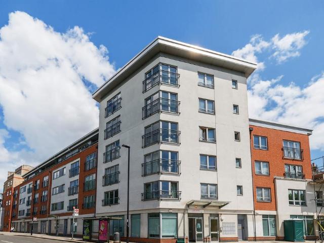 Flat for sale in London Borough of Ealing, Hanwell